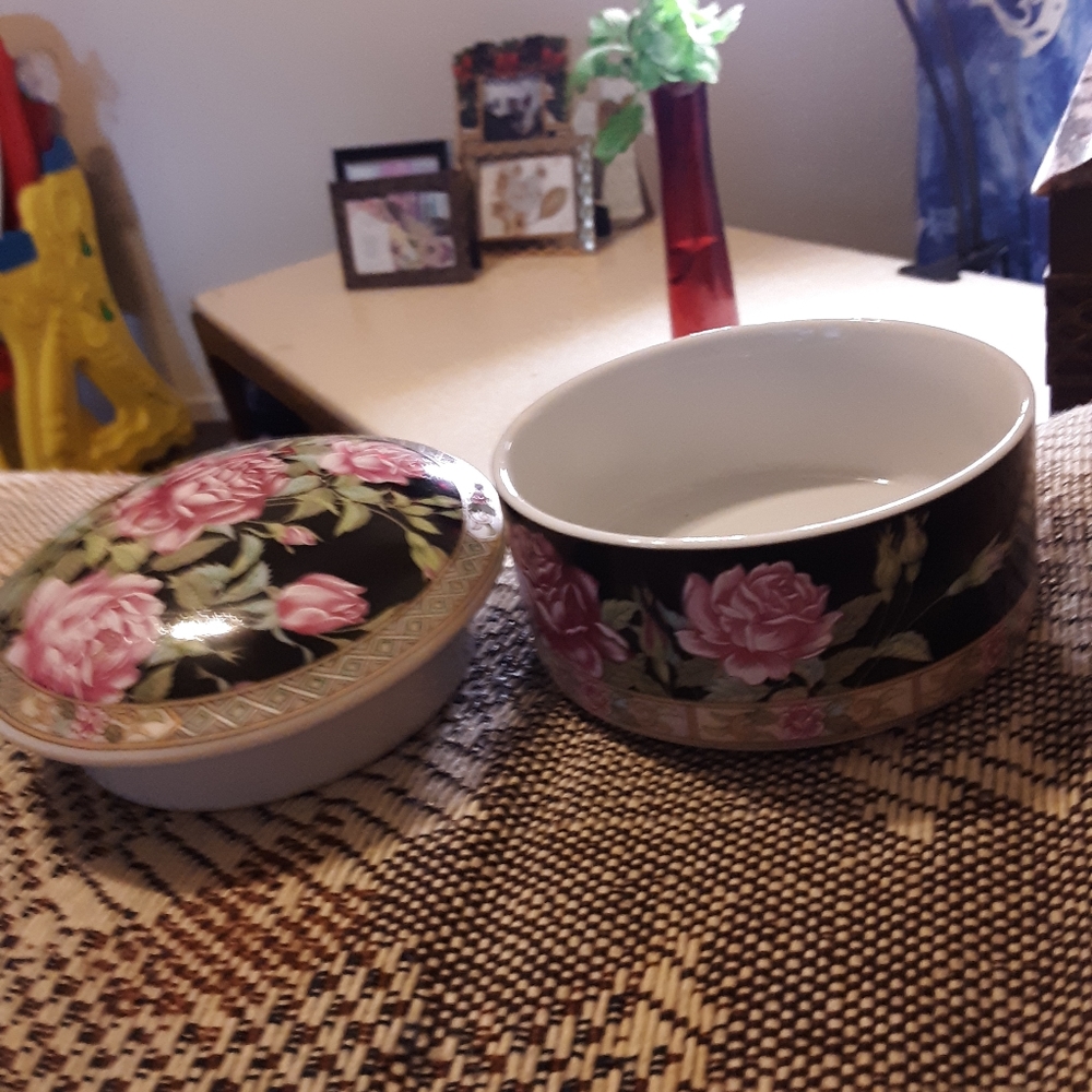 Lefton China musical box unsure of tune but I have a video sound. Made in 1990 a